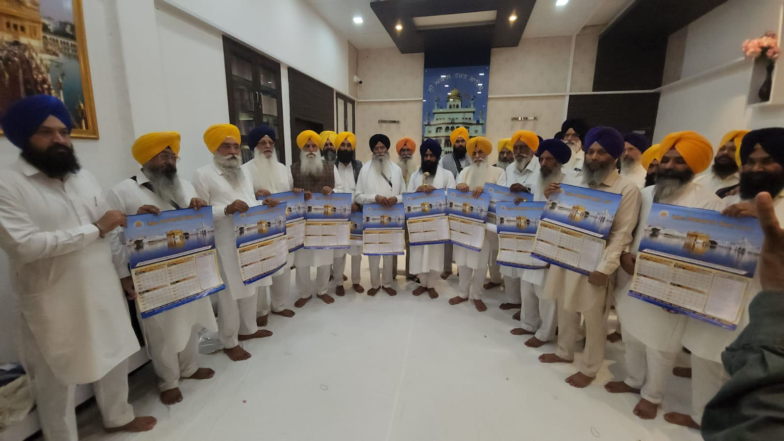 ਜਥੇਦਾਰ ਗੜਗੱਜ, ਐਡਵੋਕੇਟ ਧਾਮੀ ਤੇ ਹੋਰ ਪ੍ਰਮੁੱਖ ਸ਼ਖ਼ਸੀਅਤਾਂ ਵੱਲੋਂ ਨਾਨਕਸ਼ਾਹੀ ਸੰਮਤ 558 ਦਾ ਕੈਲੰਡਰ ਜਾਰੀ